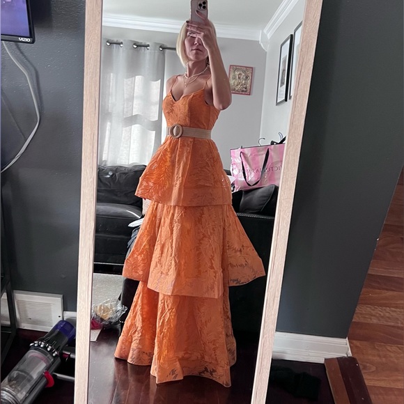 Brianna Tiered Gown - Picture 3 of 8